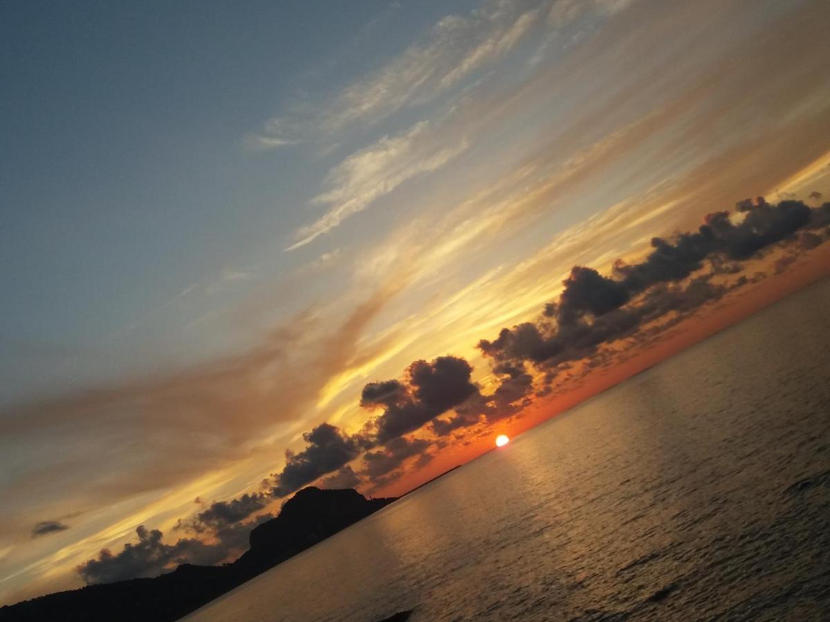 Familyholidays La Finestra Di Fronte เชฟาลู ภายนอก รูปภาพ